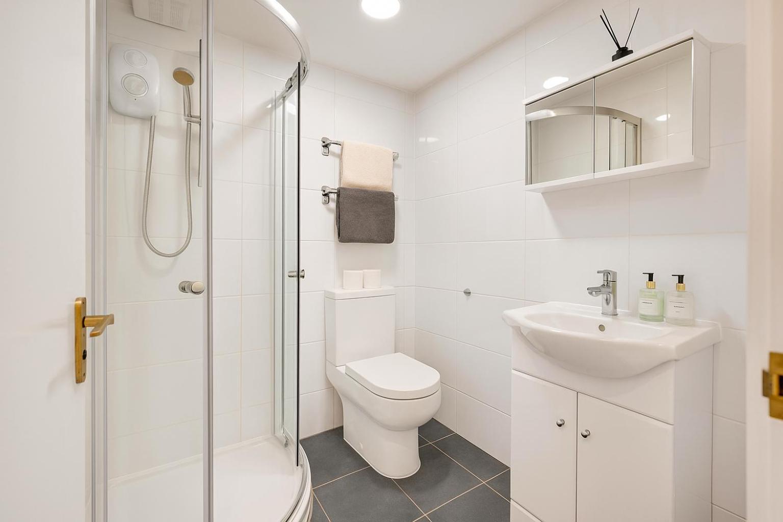 2 Bedroom Apartment Near City Centre, Uni & Parks! Κάρντιφ Εξωτερικό φωτογραφία